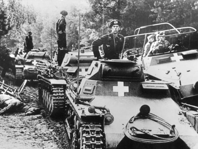 german-tanks-near-the-city-of-bydgoszcz-during-the-invasion-of-poland-september-1939-photo-wik...jpg