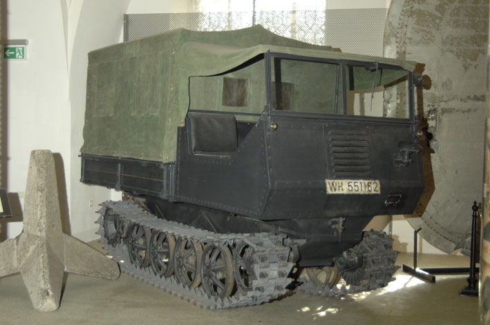 HGM_Raupenschlepper_Ost.jpg