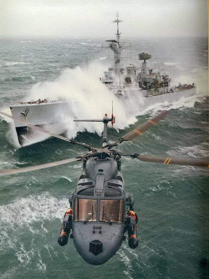 HMS_Minerva1987.jpg