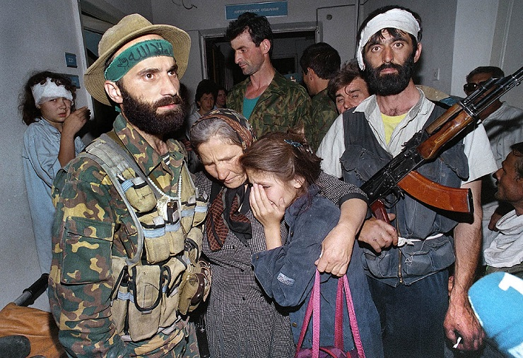 June-14-1995-Terrorists-take-thousands-of-hostages-in-Russia-FEATURED.jpg