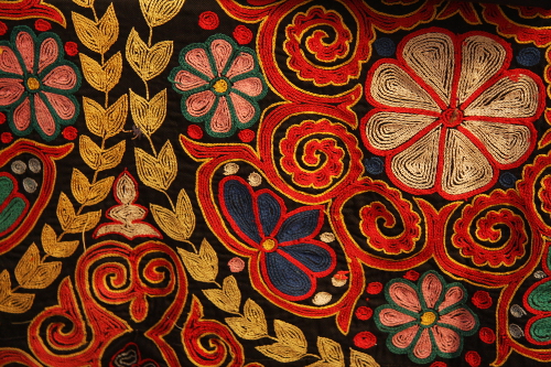 Kazakh_rug_chain_stitch_embroidery.jpg