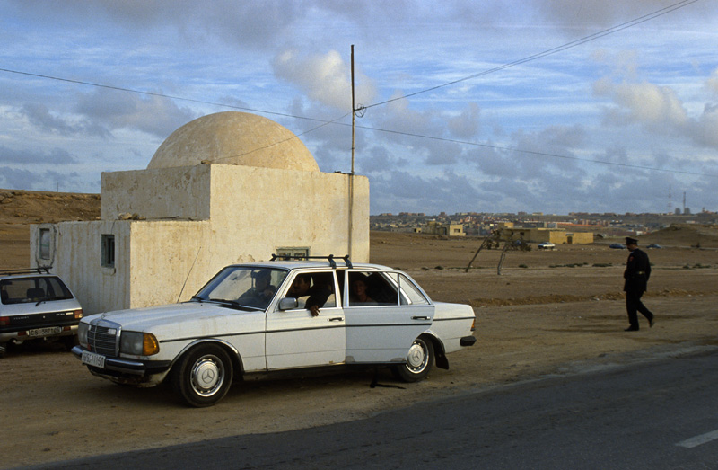 Laayoune-miltary_checkpoint.jpg