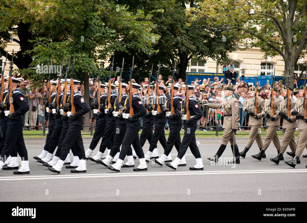 military-parade-in-warsaw-E65WFB.jpg