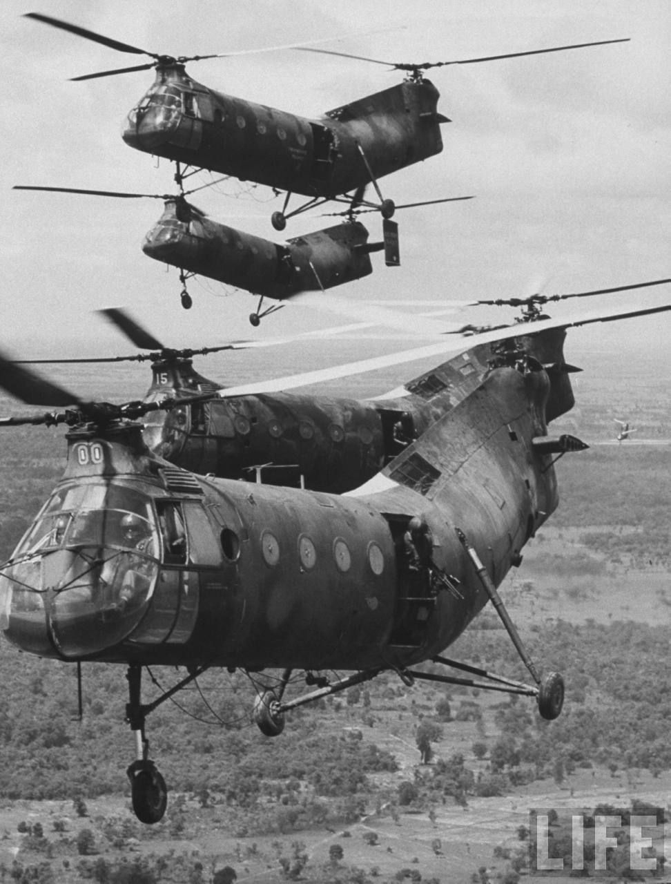 Piasecki-CH21-formation-over-south-vietnam-1962.jpg