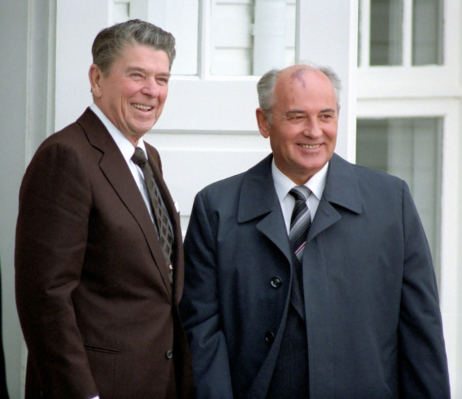 Pres-Mikhail-Gorbachev-Ronald-Reagan-Soviet-Reykjavik-October-1986.jpg