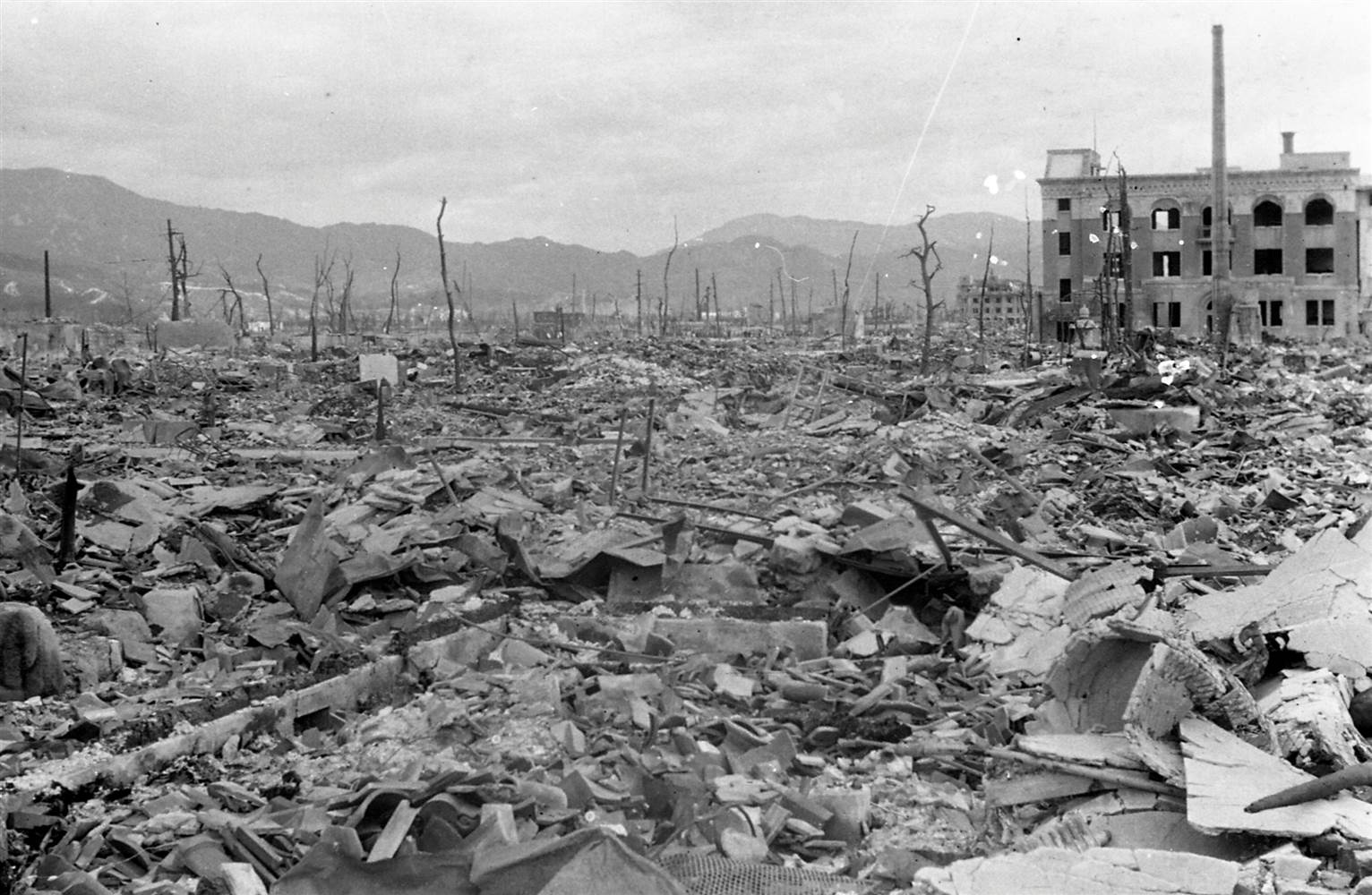ss-160525-hiroshima-bombing-archive-09_d907b4e7e6fc0061aec814a14c1bed50.nbcnews-ux-2880-1000.jpg