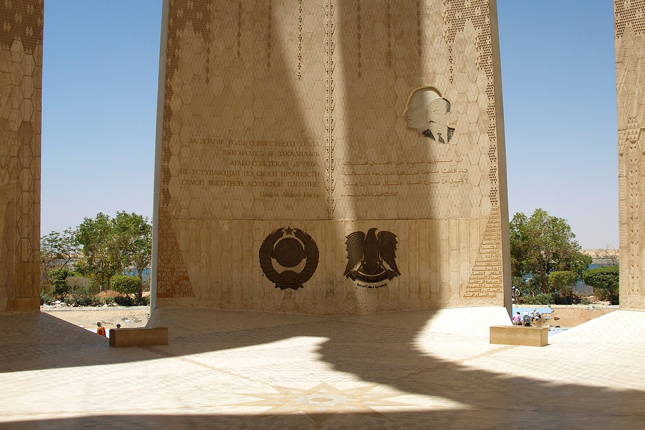 The_monument_of_the_Arab-Soviet_Friendship,_Aswan,_Egypt.jpg