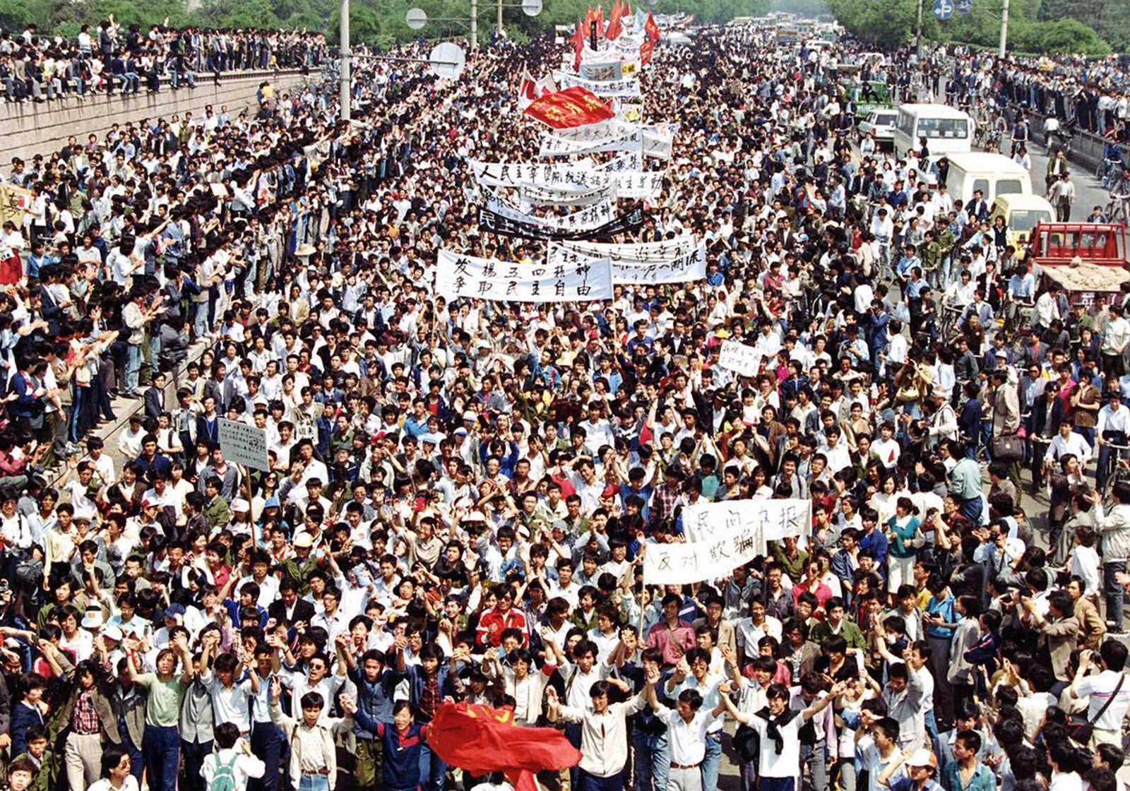 Tiananmen_Square_protests_1989 (3).jpg