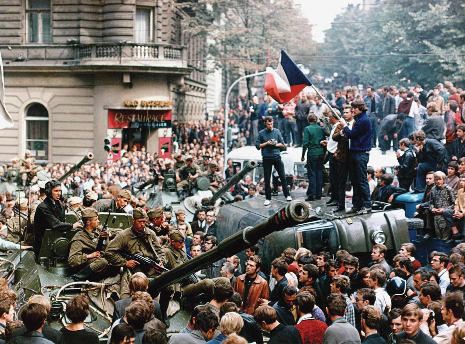 troops-Czechs-Soviet-Prague-forces-Czechoslovakia-reform-August-21-1968 (1).jpg