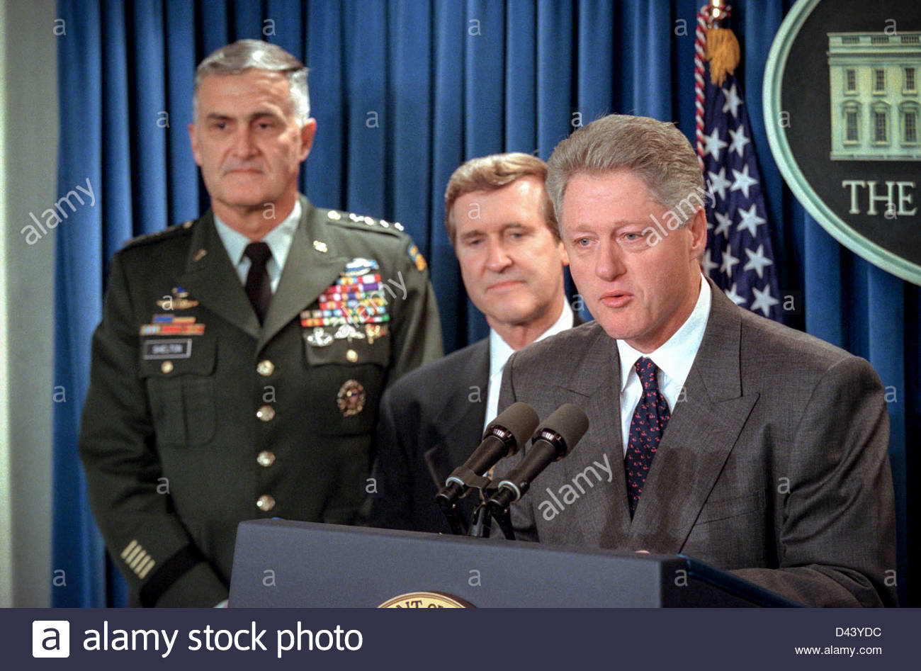 us-president-bill-clinton-makes-a-statement-in-the-briefing-room-of-D43YDC.jpg