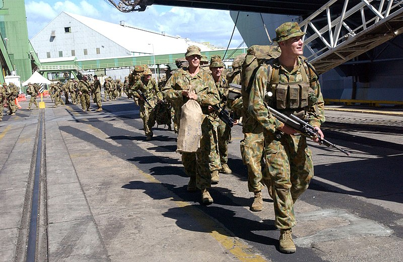 US_Navy_050611-N-8146B-001_Australian_Army_personnel_embark_aboard_the_amphibious_assault_ship...jpg