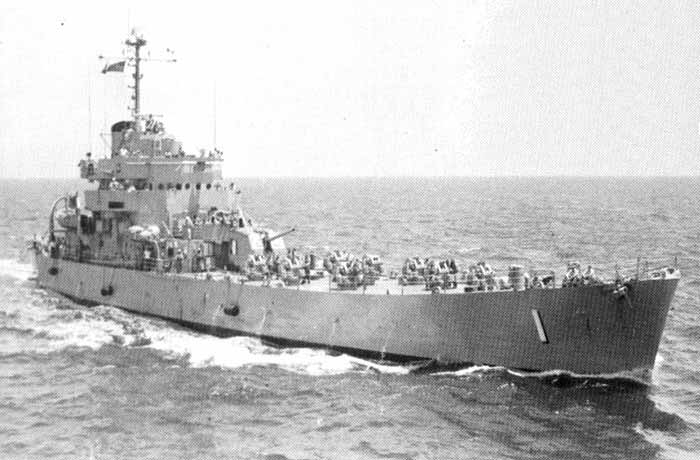 USS_Carronade_(IFS-1)_underway_at_sea,_circa_in_the_1950s.jpg