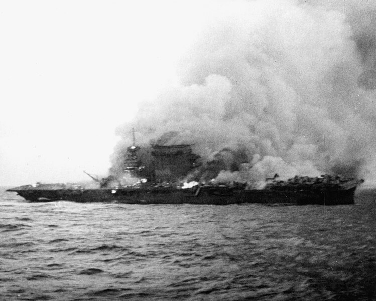 USS_Lexington_(CV-2)_burning_and_sinking_on_8_May_1942_(NH_51382).jpg