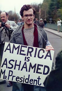 Visit_by_U.S._President_Ronald_Reagan_to_Bitburg_military_cemetery_1985,_protester_with_transp...jpg