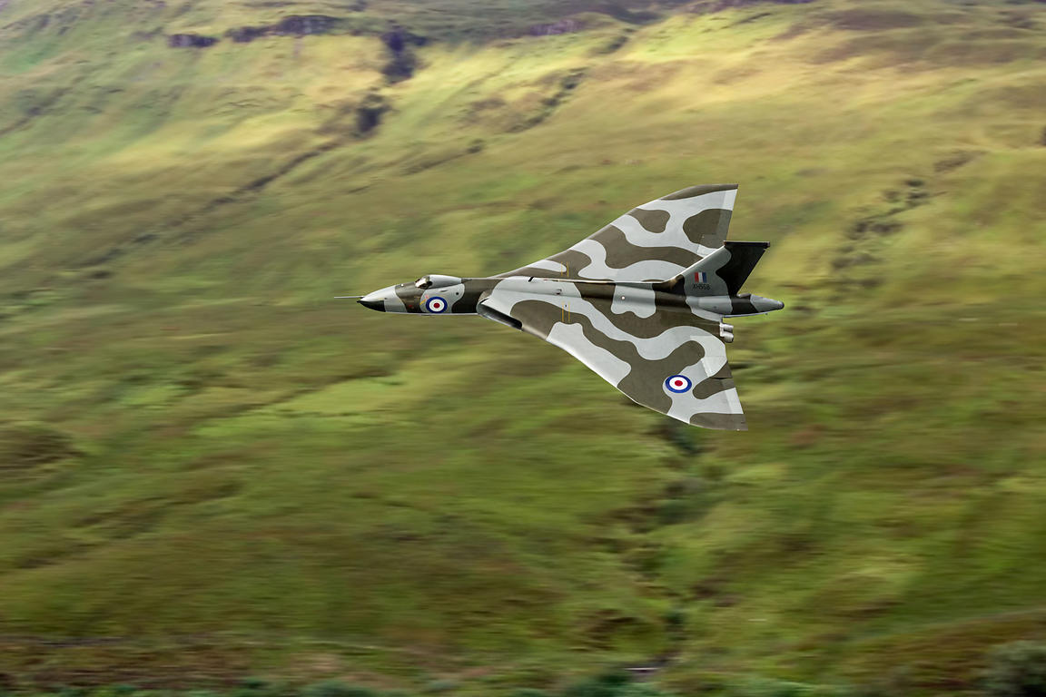 Vulcan_low_level_hillside_Gary_Eason_xgaplus.jpg