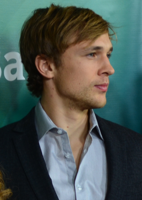 William Moseley as René de Chalon.png