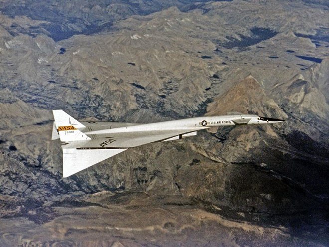 XB-70-Valkyrie-04.jpg