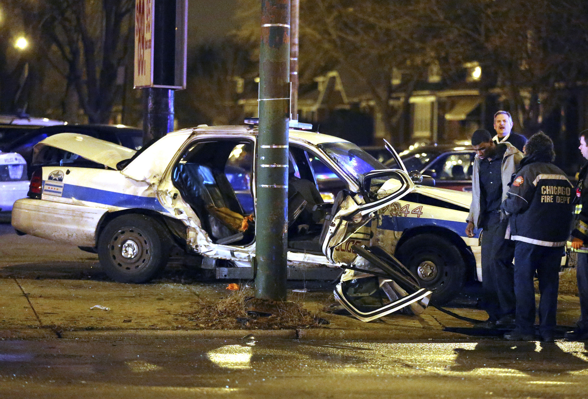 chi-police-car-in-crash-20141210