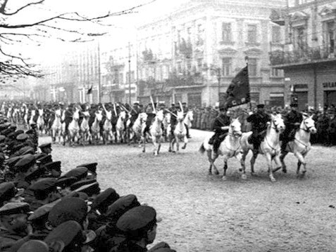 Lviv_1939_Sov_Cavalry.jpg