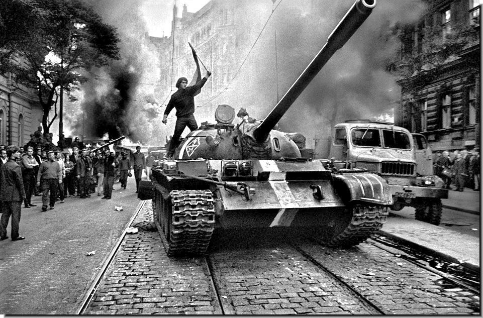 soviet-invasion-czechoslovakia-1968-002.jpg