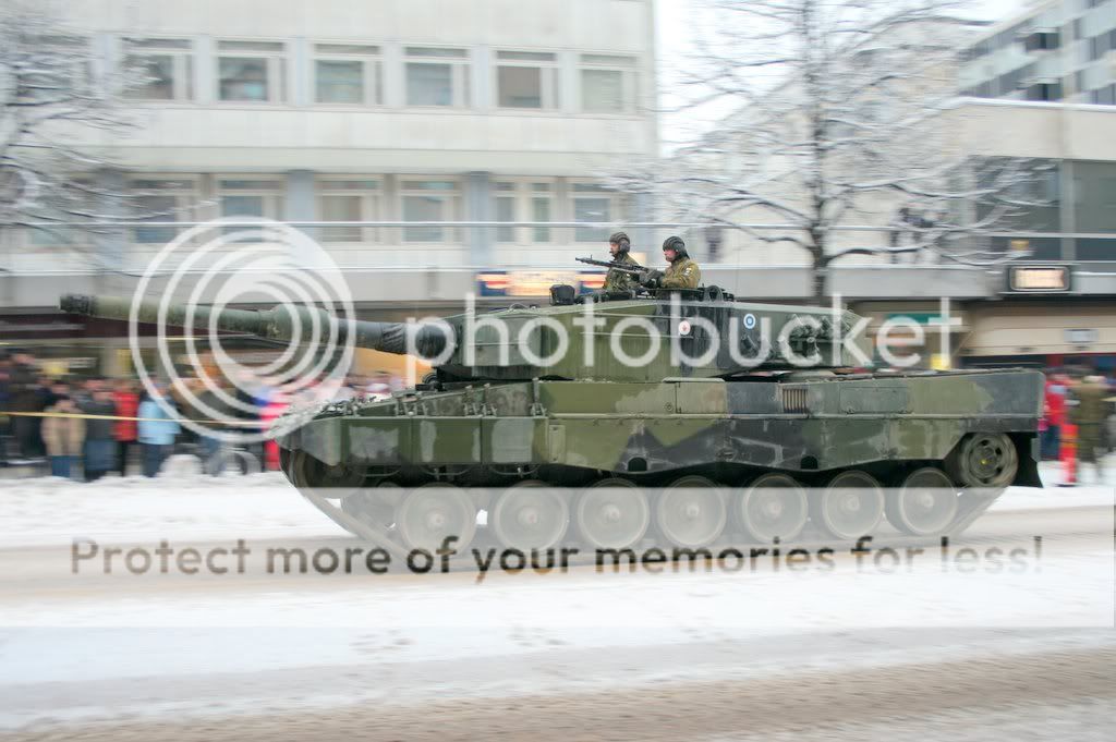 Leopard_2A4_Main_Battle_Tank_28Finl.jpg