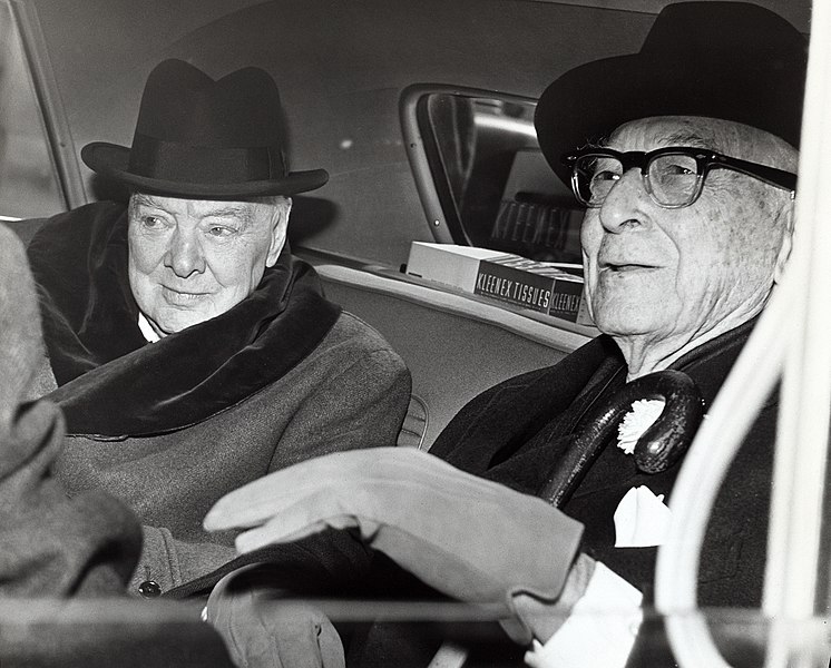 746px-Winston_Churchill_and_Bernard_Baruch_talk_in_car_in_front_of_Baruch%27s_home%2C_14_April_1961.jpg