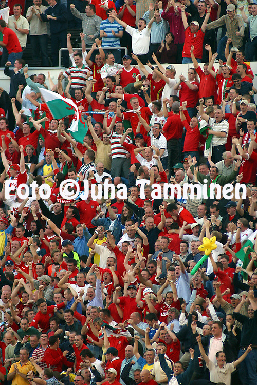 Wales-fans-7-9-02-7.jpg