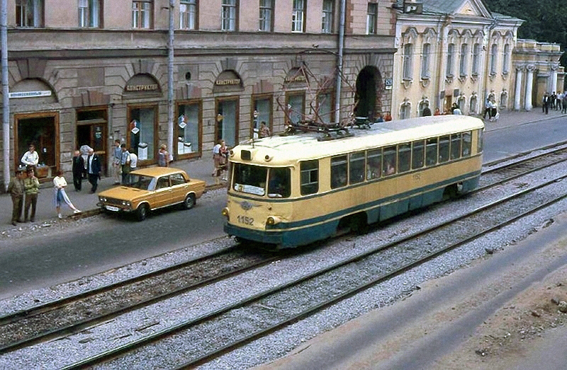 Leningrad+tram+1980s.jpg
