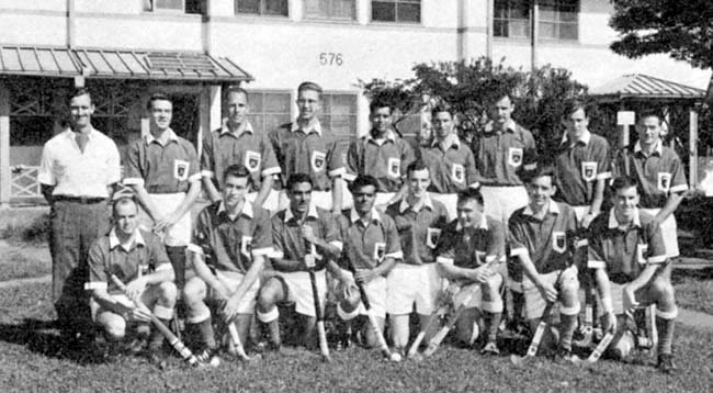 1964-canadian-field-hockey-andrew-yeoman-front-row-second-from-right.jpg