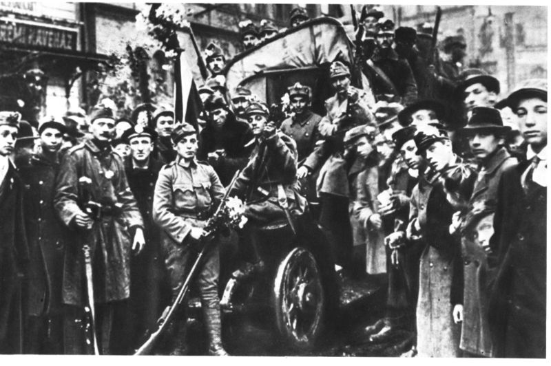 ungarische_revolutionaere_1919.jpg