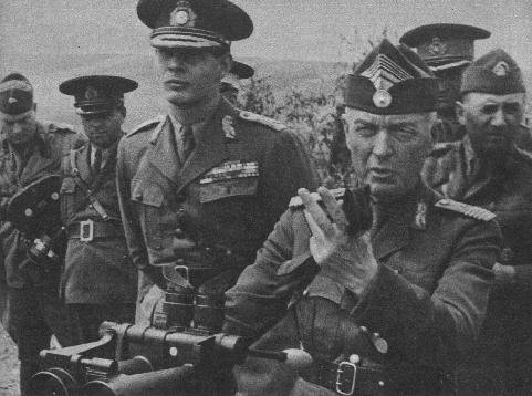 Ion-Antonescu-si-Regele-Mihai-in-timpul-unei-inspectii.jpg