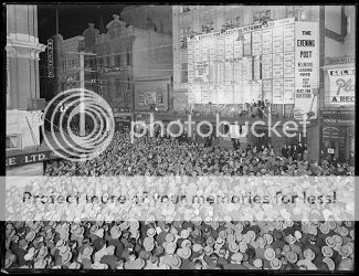 Crowd_in_Willis_Street_Wellington_awaiting_the_results_of_the_1931_general_election.jpg