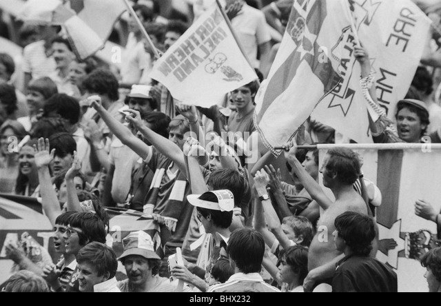 1982-world-cup-finals-in-madrid-spain-second-round-group-d-match-northern-bhx232.jpg