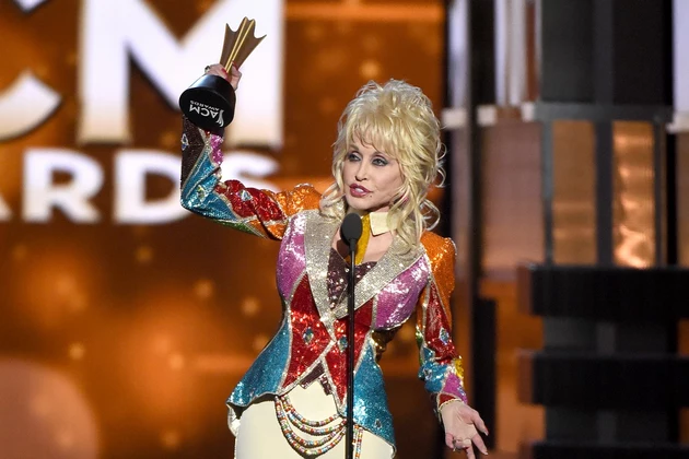 Dolly-Parton-ACMA-2016.jpg