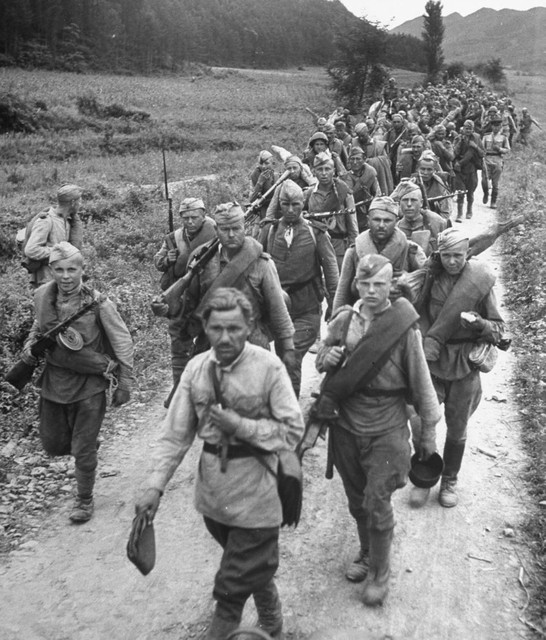 Soviet_liberators_marching_through_the_Korean_county_road._October_1945.jpg