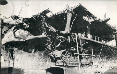 Shokaku_Coral_Sea_battle_damage_1.jpg