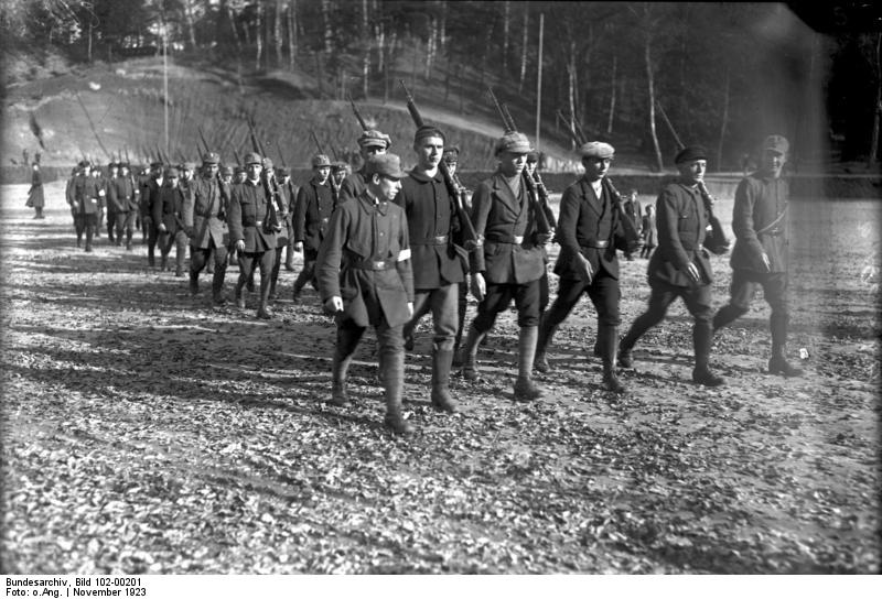 Bundesarchiv_Bild_102-00201%2C_Vorbereitung_des_Hitler-Putsches.jpg