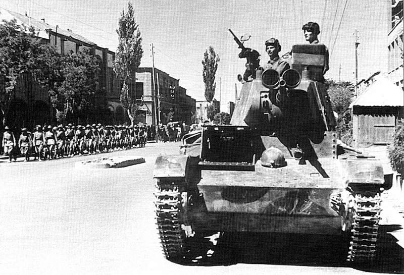 Soviet_tankmen_of_the_6th_Armoured_Division_drive_through_the_streets_of_Tabriz_%282%29.jpg