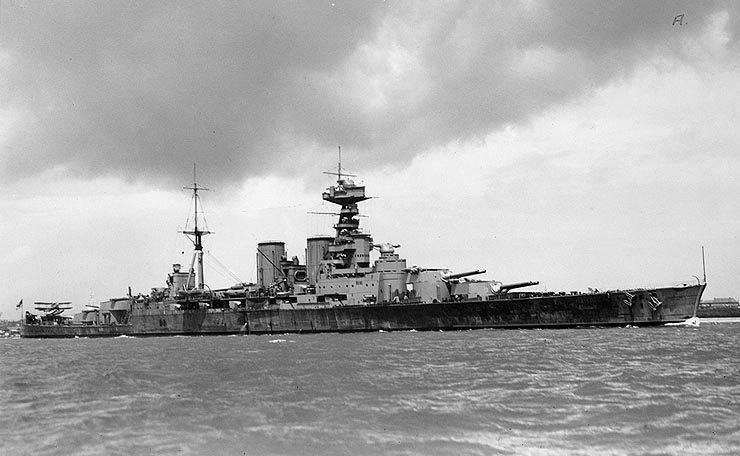 British_Battlecruiser_HMS_Hood_circa_1932.jpg