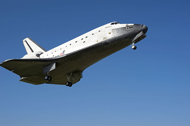 640px-STS132_Atlantis_Landing1.jpg