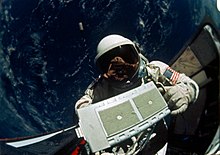 220px-Gemini_12_-_Edwin_Aldrin_in_open_hatch_of_spacecraft_during_EVA.jpg