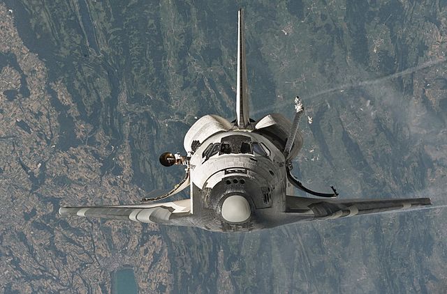 640px-Space_Shuttle_Discovery_%28STS-114_%27Return_to_Flight%27%29_approaches_the_International_Space_Station.jpg