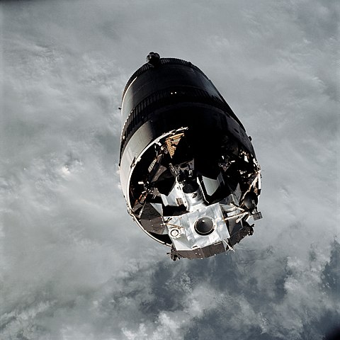 480px-AS09-19-2919_The_lunar_module_awaits_extraction_from_Apollo_9%27s_S-IVB_stage.jpg