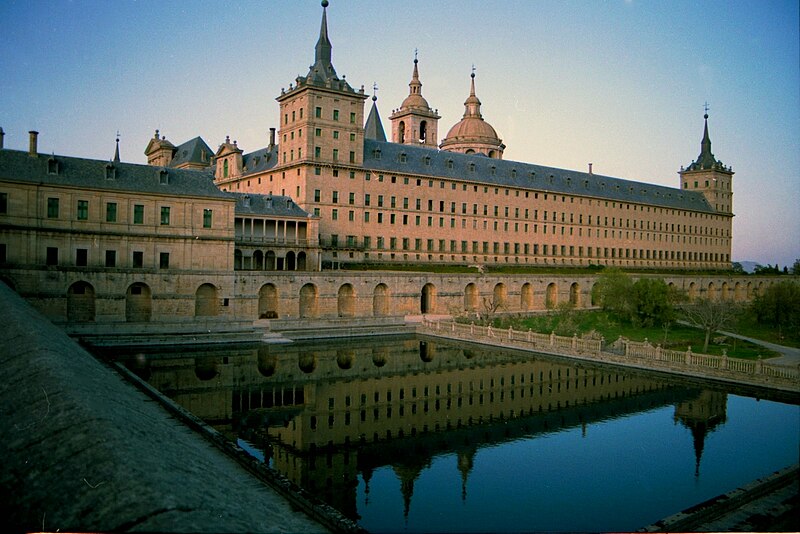 800px-Monastery_of_San_Lorenzo_de_El_Escorial.jpg