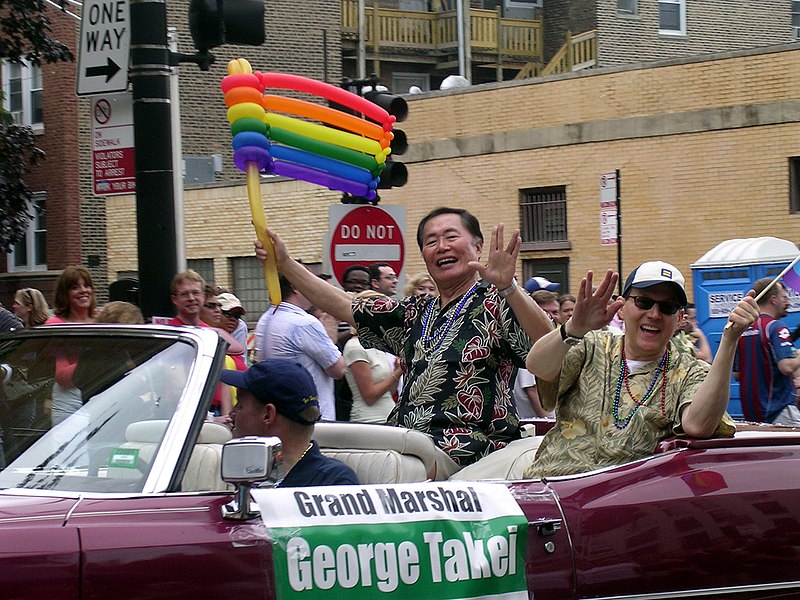 800px-George_Takei_Chicago_Gay_%26_Lesbian_Pride_2006.jpg