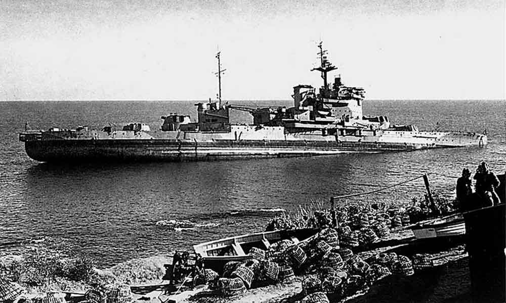 Cadgwith-Warspite-hms_warspite_aground.jpg