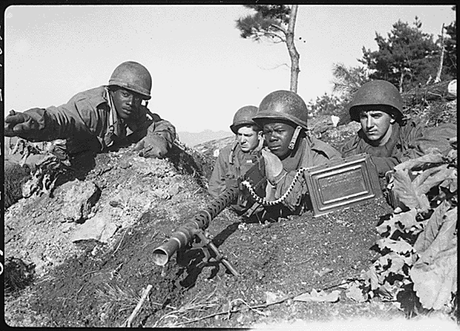Korean_War_US_soldiers_1950_dbna_s.gif