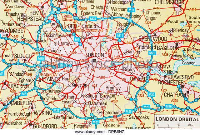 a-traditional-paper-map-maps-of-england-showing-the-m25-orbital-route-dpb8h7.jpg