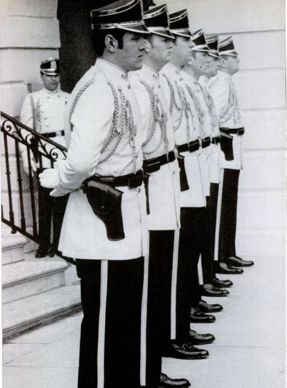 white-house-secret-service-uniforms-nixon.jpg