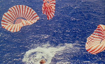 S3750019-Apollo_15_spacecraft_after_splashdown_in_Pacific-SPL.jpg